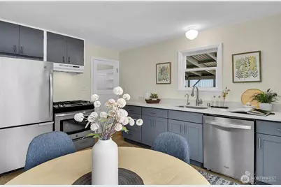 4221 S Willow Street S, Seattle, WA 98118 - Photo 9