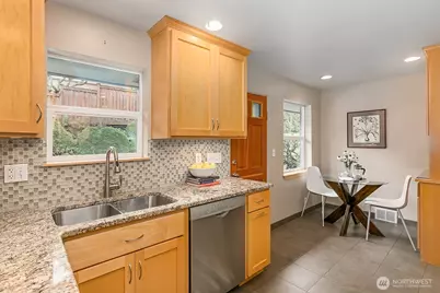 3036 12th Avenue W, Seattle, WA 98119 - Photo 9