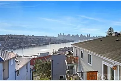 3932 1st Avenue NE, Seattle, WA 98105 - Photo 3