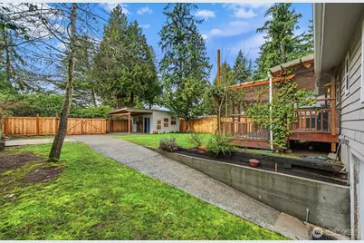 10731 Dayton Avenue N, Seattle, WA 98133 - Photo 29