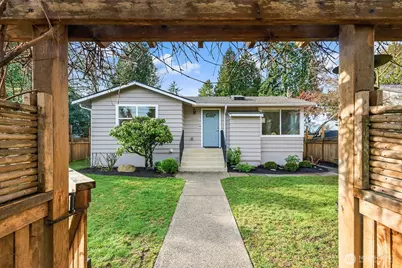 10731 Dayton Avenue N, Seattle, WA 98133 - Photo 3