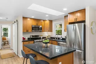 10731 Dayton Ave N, Seattle, WA 98133 - Photo 11