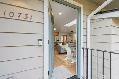 10731 Dayton Avenue N, Seattle, WA 98133 - Photo 5