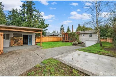 10731 Dayton Avenue N, Seattle, WA 98133 - Photo 19