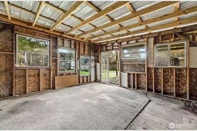 10731 Dayton Avenue N, Seattle, WA 98133 - Photo 23