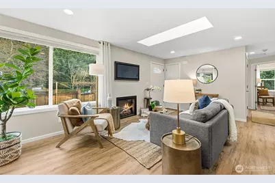 10731 Dayton Avenue N, Seattle, WA 98133 - Photo 9