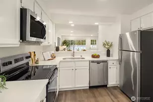 10215 NE 129th Ln, Kirkland, WA 98034 - Photo 17