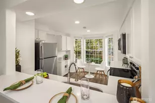 10215 NE 129th Ln, Kirkland, WA 98034 - Photo 13