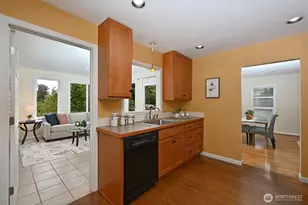 12019 B 25th Ave NE, Seattle, WA 98125 - Photo 5