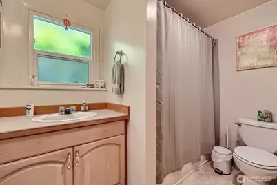 12019 B 25th Avenue NE, Seattle, WA 98125 - Photo 37