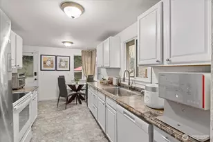 1011 NE 180th St, Shoreline, WA 98155 - Photo 11