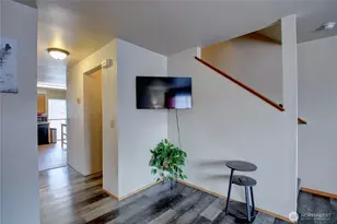 811 S Laventure Rd, Mount Vernon, WA 98274 - Photo 9