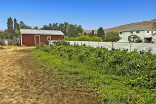 616 Columbia Ave, Bridgeport, WA 98813 - Photo 33