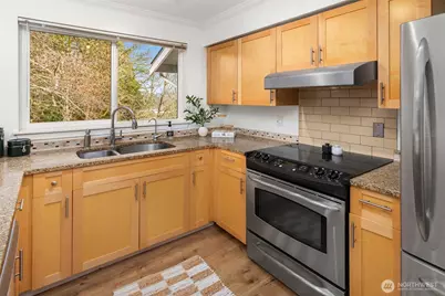 12023 NE 204th Place #E302, Bothell, WA 98011 - Photo 9