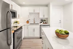 3661 Phinney Ave N, Seattle, WA 98103 - Photo 11