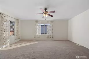 225 NE Ernst St, Oak Harbor, WA 98277 - Photo 5