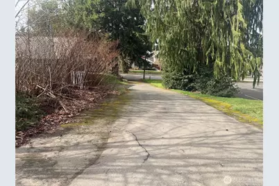 110 S Oyster Bay Avenue, Bremerton, WA 98312 - Photo 3