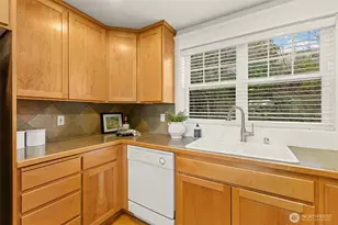 3040 Humes Pl W, Seattle, WA 98119 - Photo 13