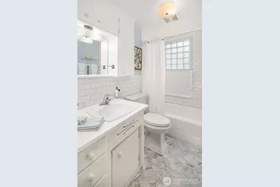 2530 26th Avenue W, Seattle, WA 98199 - Photo 21