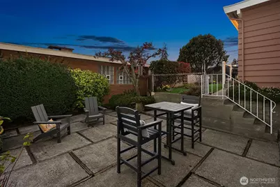 2530 26th Avenue W, Seattle, WA 98199 - Photo 35
