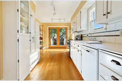 7026 5th Avenue NW, Seattle, WA 98117 - Photo 13