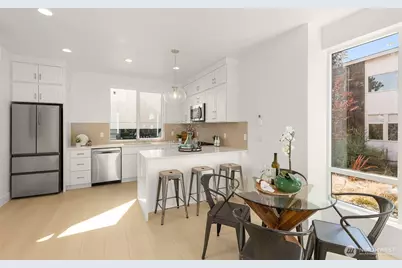 915 N 98th Street #B, Seattle, WA 98103 - Photo 11