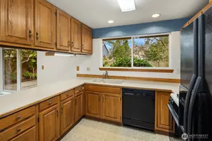 4908 NE 24th St, Renton, WA 98059 - Photo 7