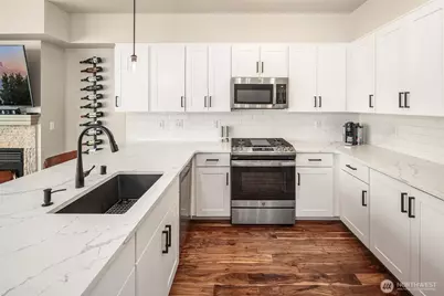 1840 25th Avenue NE #202, Issaquah, WA 98029 - Photo 3