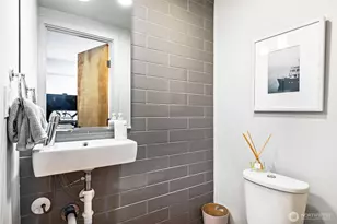 3220 Franklin Ave E, Seattle, WA 98102 - Photo 17