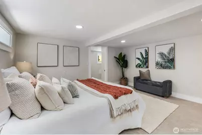 8226 Meridian Avenue N, Seattle, WA 98103 - Photo 27