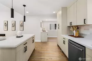 8226 Meridian Ave N, Seattle, WA 98103 - Photo 11