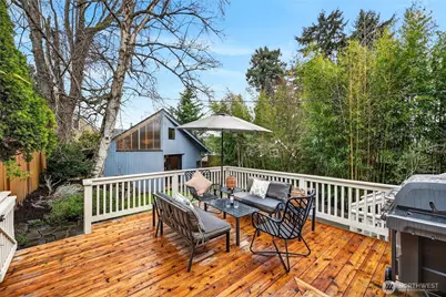 7720 Meridian Avenue N, Seattle, WA 98103 - Photo 15