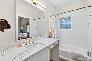 7720 Meridian Ave N, Seattle, WA 98103 - Photo 21