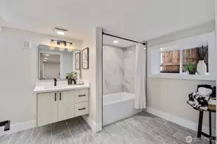 8226 Meridian Ave N, Seattle, WA 98103 - Photo 33