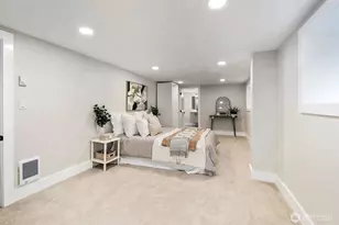 8226 Meridian Ave N, Seattle, WA 98103 - Photo 31