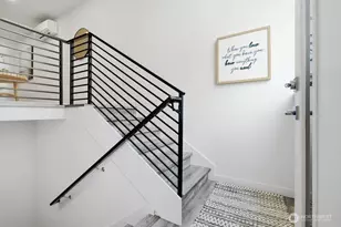 8553 Midvale Ave N, Seattle, WA 98103 - Photo 3