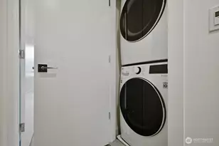 8553 Midvale Ave N, Seattle, WA 98103 - Photo 17