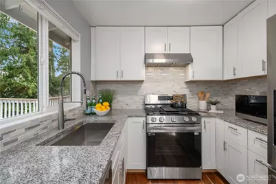 21239 NE 10th Place, Sammamish, WA 98074 - Photo 13