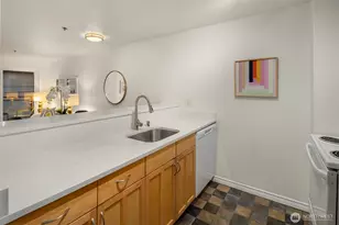 1616 Summit Ave, Seattle, WA 98122 - Photo 7