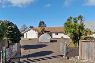 643 Quinault Ave SE, Ocean Shores, WA 98569 - Photo 3