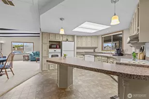11436 SE 208th St, Kent, WA 98031 - Photo 5