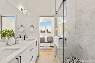 2562 30th Ave W, Seattle, WA 98199 - Photo 21