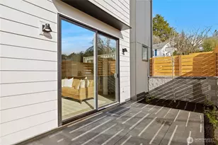 2562 30th Ave W, Seattle, WA 98199 - Photo 11