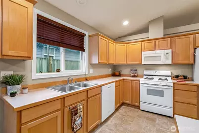 6033 81st Place NE, Marysville, WA 98270 - Photo 7