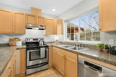 25025 SE Klahanie Boulevard #D302, Sammamish, WA 98029 - Photo 13