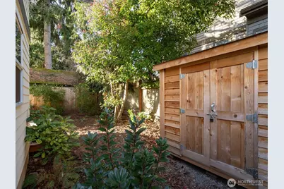 2110 N 43rd Street, Seattle, WA 98103 - Photo 25
