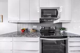 655 Crockett St, Seattle, WA 98109 - Photo 11