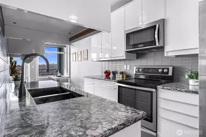 655 Crockett Street #B304, Seattle, WA 98109 - Photo 9