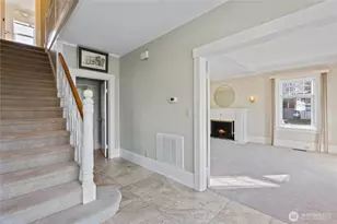 2403 N 44th St, Seattle, WA 98103 - Photo 9