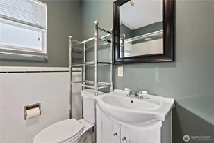 2403 N 44th St, Seattle, WA 98103 - Photo 5